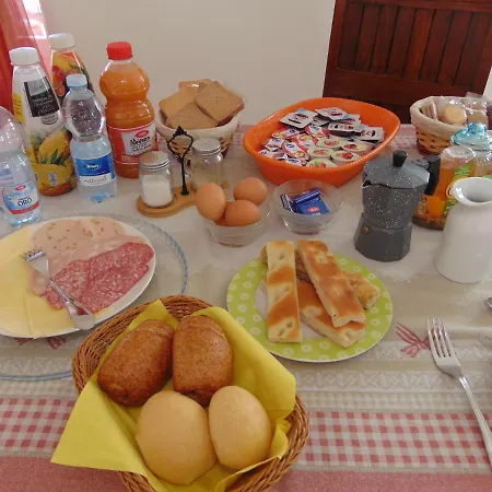 לינה וארוחת בוקר Casa Roberto סאבונה